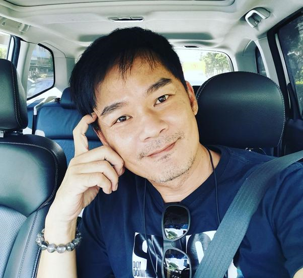 这些高颜值新加坡艺人，曾经当过新航空服员