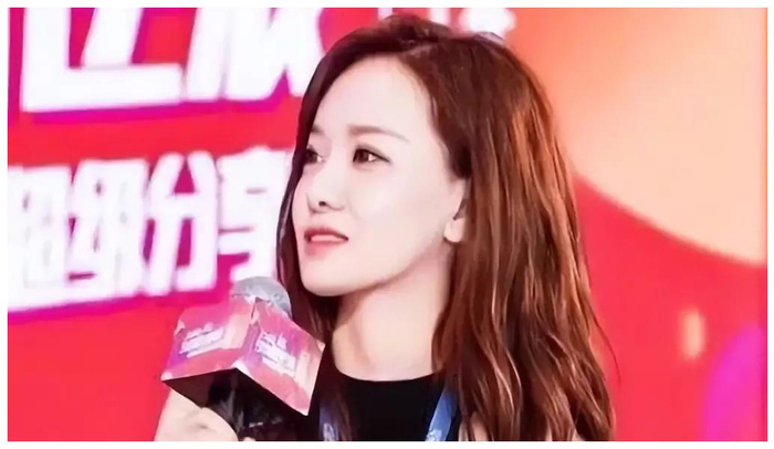 中国女记者曾颖哭安倍晋三惹争议，本人道歉：是我错了，对不起|日本|蔡英文|日本人|中国人|哭泣_新浪新闻
