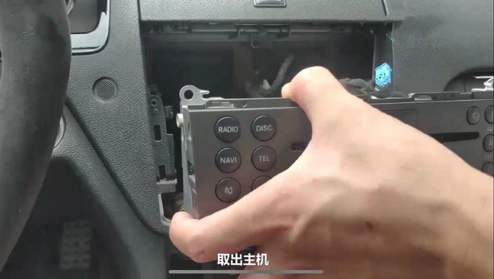 08年-11年奔驰c级升无线carplay无线hicar模块无损教程