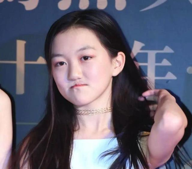 18岁李嫣近照好美,疤痕全无气场强,引起网友热议