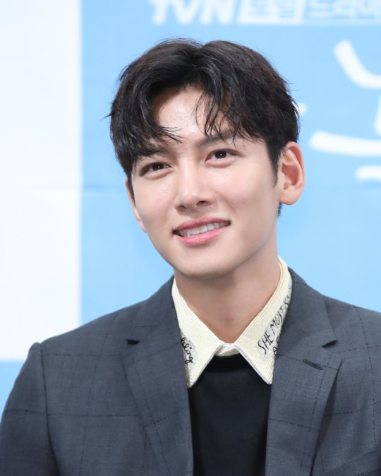 韩国艺人池昌旭否认将出演电视剧《螳螂》|螳螂|池昌旭|韩国艺人_新浪