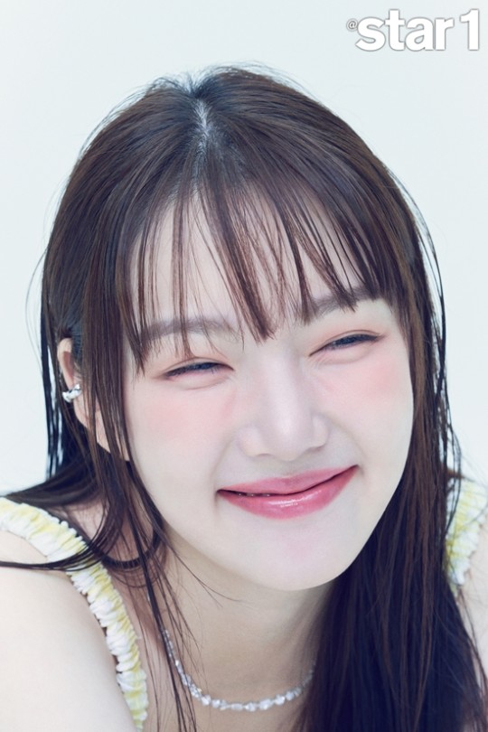韩国女歌手郑艺琳最新杂志写真曝光