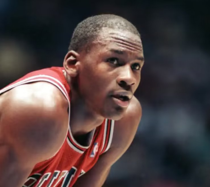 乔丹之所以能够两次三连冠,最重要的搭档不是皮蓬,是菲尔杰克逊|公牛