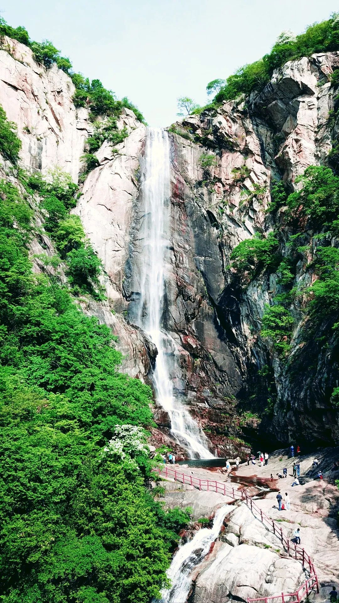 4月4日至4月6,云露山景区七彩玻璃栈道免票,丛林玻璃滑道免票,来