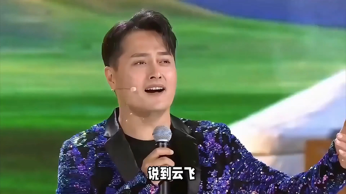 云飞与妻子郭津彤,一起演唱歌曲《云在飞》不得不说云飞有眼光!