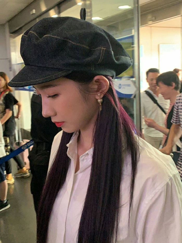 孟美岐把白衬衫当裙子穿?青春中透露出性感,女神范儿十足!