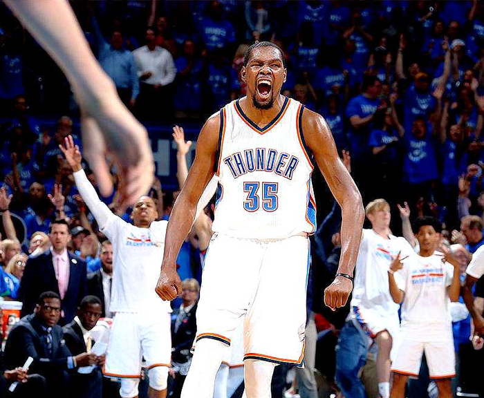 雷霆NBA直播带你深入赛场感受球员热血拼搏的每一个瞬间