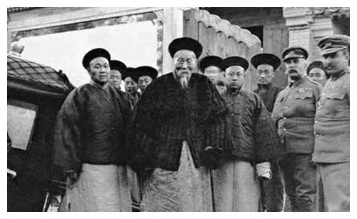 清朝官员的真实形象：个个好大的官威，和珅真实相貌堪比四大美男