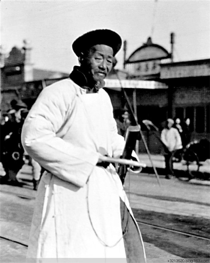 如果一个女生总是跟一个男生抬杠,喜欢跟他吵架,总是喜欢损男...