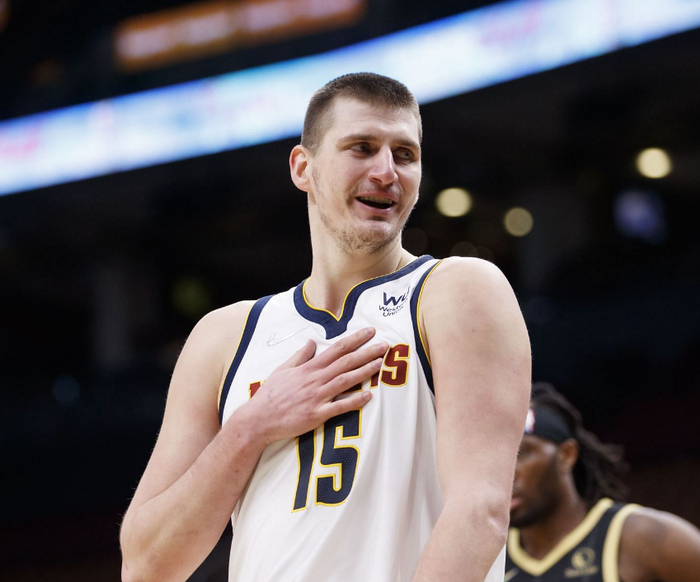 约基奇太阳队联手冲击总冠军 内线巨兽引领菲尼克斯新纪元