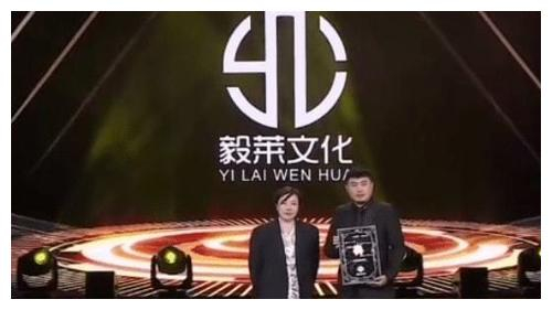 ks官方颁奖典礼:安九老公熊猫领奖!阿宇直言两次分手被喷到退网
