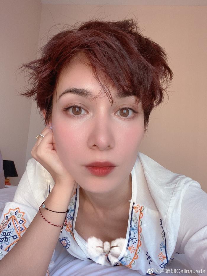 小沈阳鞠躬打招呼逗笑全场