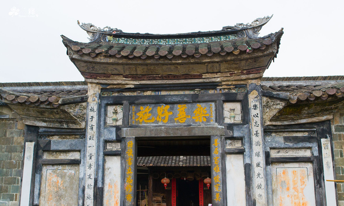 中国规模最大的古民居,老房子种着花花草草,仿佛回到了上个世纪
