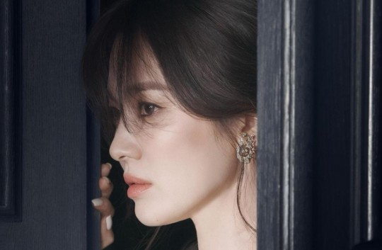 宋慧乔发布最新杂志写真 戴珠宝首饰气质高贵|宋慧乔|写真|杂志_新浪