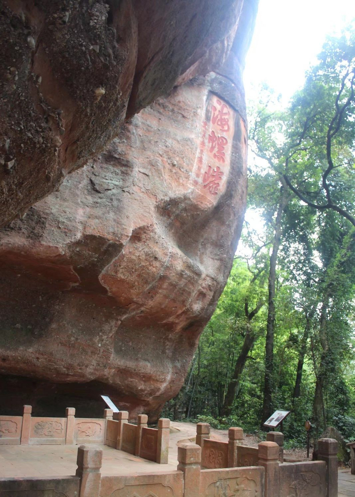 最美丹霞风景在广东丹霞山,标志景点是闻名遐迩的阳元石和僧帽峰