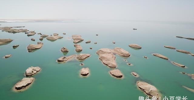 当地人称此地为魔鬼城，夜深人静有风像鬼哭狼嚎，西北自驾必体验