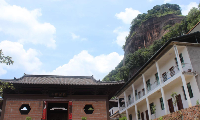 最美丹霞风景在广东丹霞山,标志景点是闻名遐迩的阳元石和僧帽峰