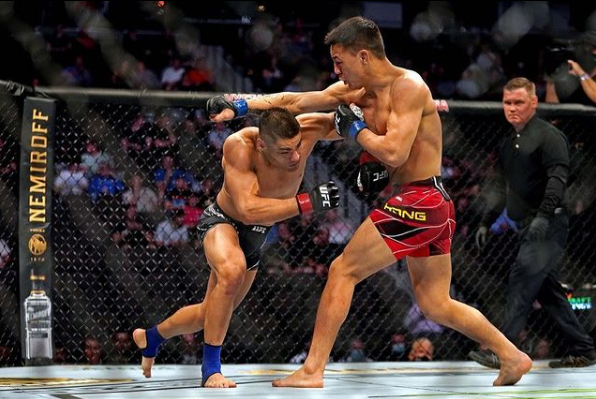 阿拉腾黑力与茸主再战UFC八角笼,两人能否夺得胜利?