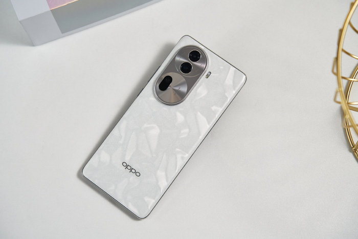 事实证明,oppo reno11系列在硬件和软件方面双双拉满之后,将「好人像