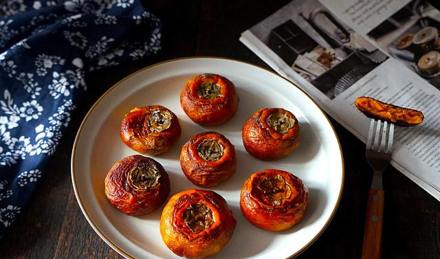 这柿子饼的做法不多见,不用裹面粉油炸,也不用捂,小白也能学会