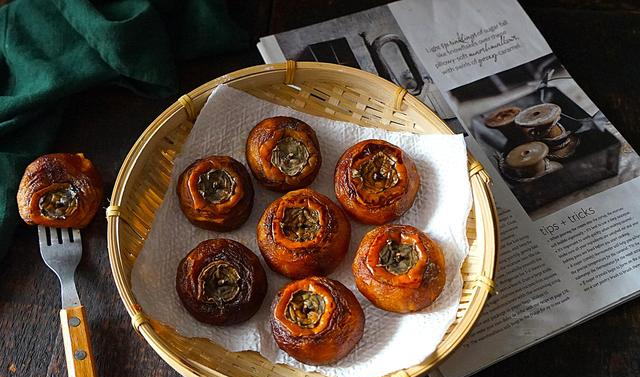 这柿子饼的做法不多见,不用裹面粉油炸,也不用捂,小白也能学会