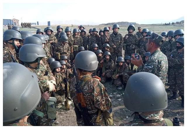 除了已经上战场的女人外,亚美尼亚专门负责女子兵招募的负责小组,在