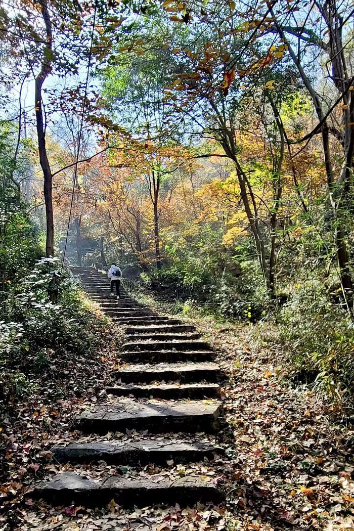 初冬的黃石月亮山湖北省黃石市西塞山區