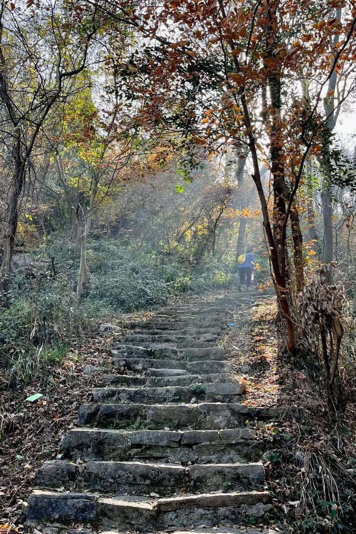 初冬的黃石月亮山湖北省黃石市西塞山區