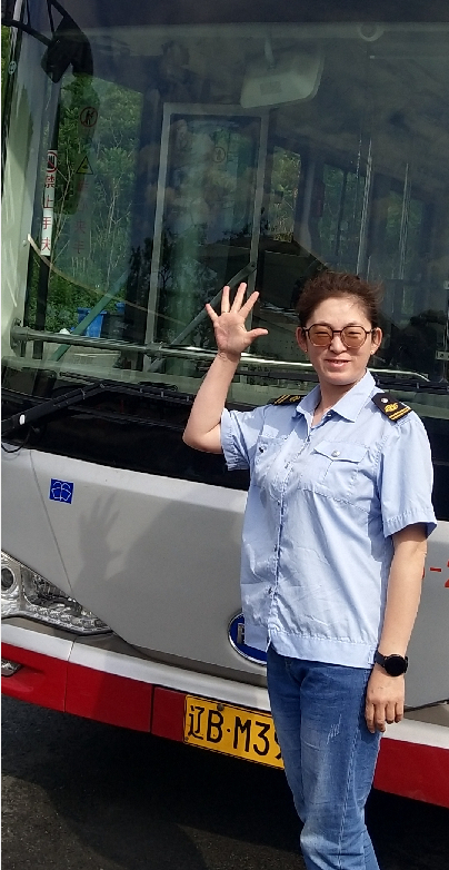 烟台游客遗落手机 1小时后物归原主|女士|公交车司机|手机_新浪新闻