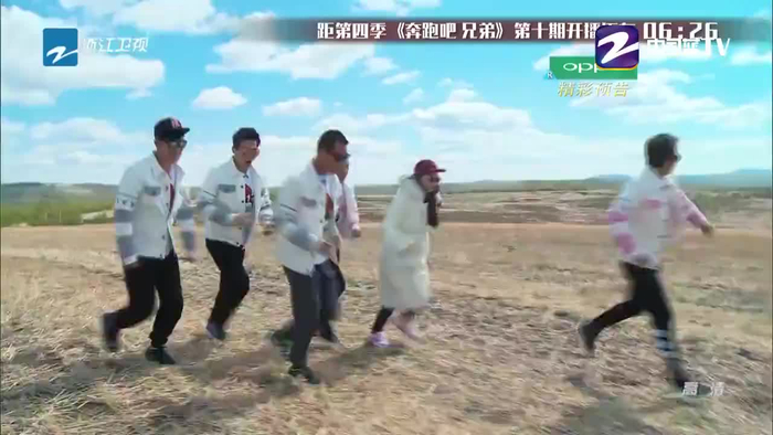 第四季《奔跑吧兄弟》杨坤双腿跪麻起不来 邓超唱错凤凰传奇歌曲