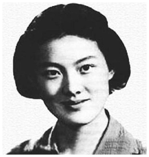 章含之为乔冠华守寡25年,写4本书怀念他,临终却不愿与他合葬