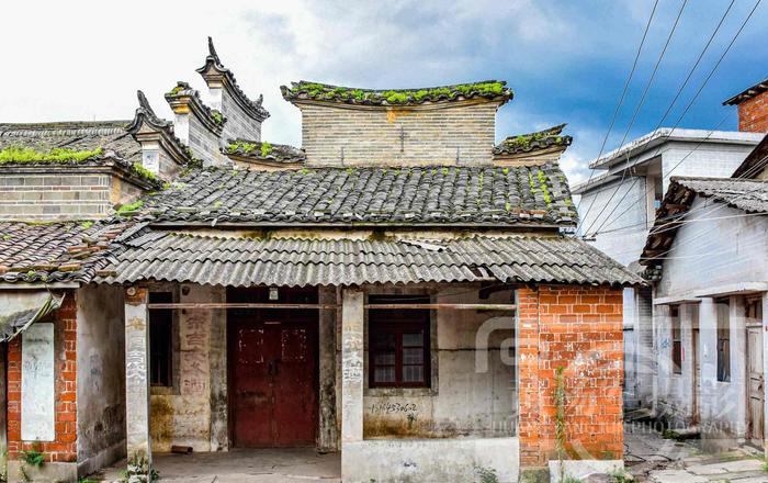 赣州章贡区七里镇，历史悠久古建筑50多栋，毗邻贡江景象很熟悉