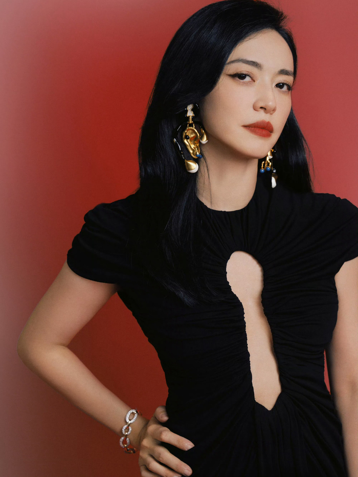 姚晨亮相first青年电影展schiaparelli2023fw明艳大气的美丽