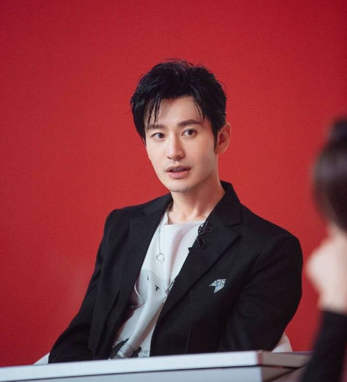秦昊接班《浪姐2》,钢铁直男的主持风格,观众:开始怀念黄晓明