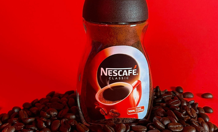 雀巢茶萃的生产方是厦门银鹭食品集团有限公司,而雀巢茶萃的产品也在