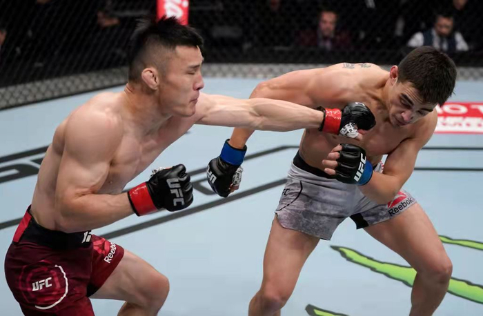 阿拉腾黑力与茸主再战UFC八角笼,两人能否夺得胜利?