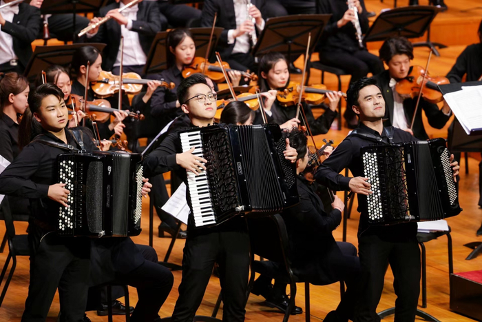 天津音乐学院手风琴键盘系2023届硕士毕业生张之远,2020级本科生张楷