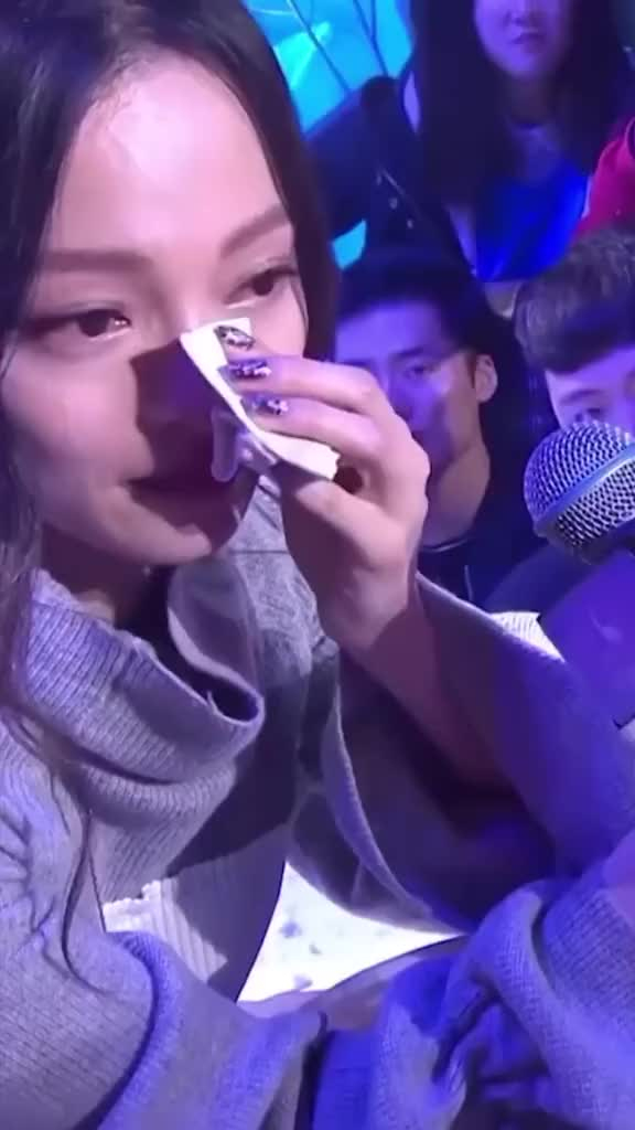 张韶涵在国外做手术期间母亲转移其财产闺蜜挖走其经纪人