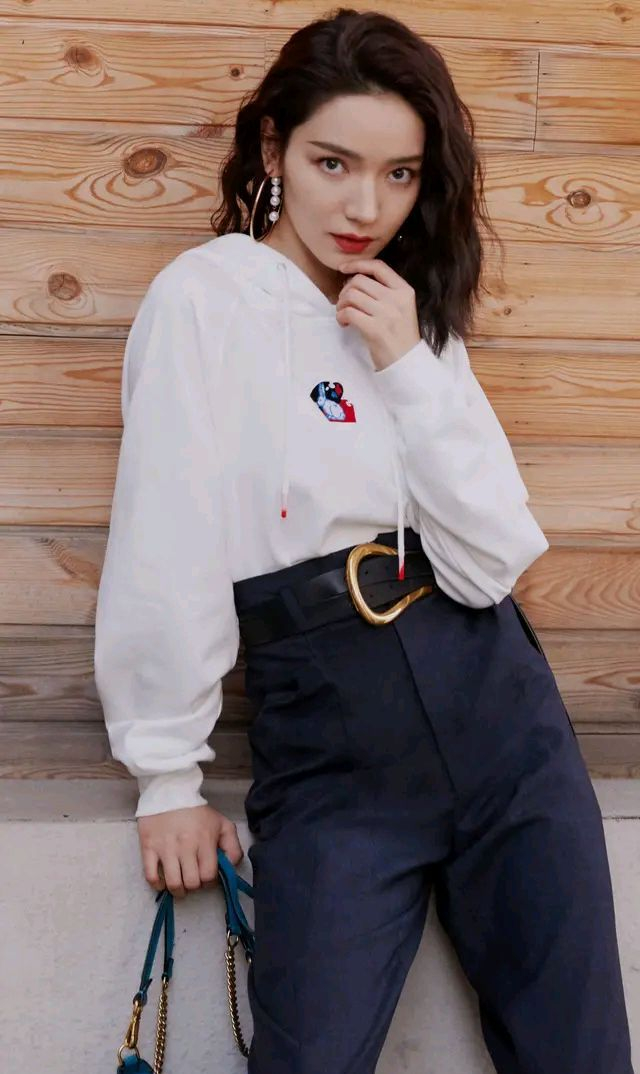 代斯精美壁纸:魅力颜值,充满异域风情的大美女!