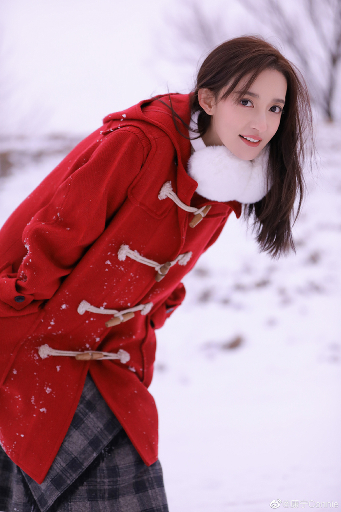 美女演员康宁迷人写真美照欣赏真好看