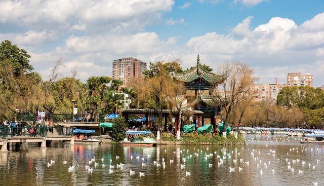 云南最大的城市，曾是新一线，是著名的旅游集散地