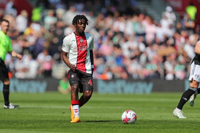 近日,葡萄牙记者pedro almeida报道称,利物浦已向南安普顿提出了5200