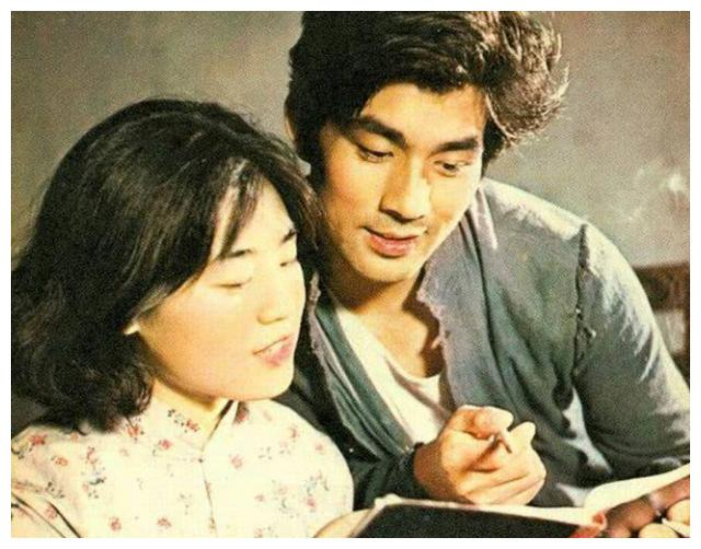 《牧马人》女主丛珊，爆红后遭人妒忌无奈出国，如今过得怎样？|朱时茂|谢晋|李秀芝_新浪新闻