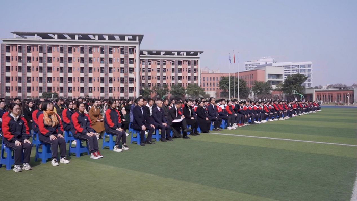 百十华章逐梦星光重庆两江新区西南大学附属中学开学了