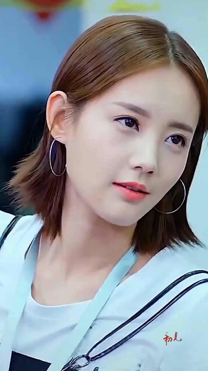 新生代最具人气影视女演员李一桐周也