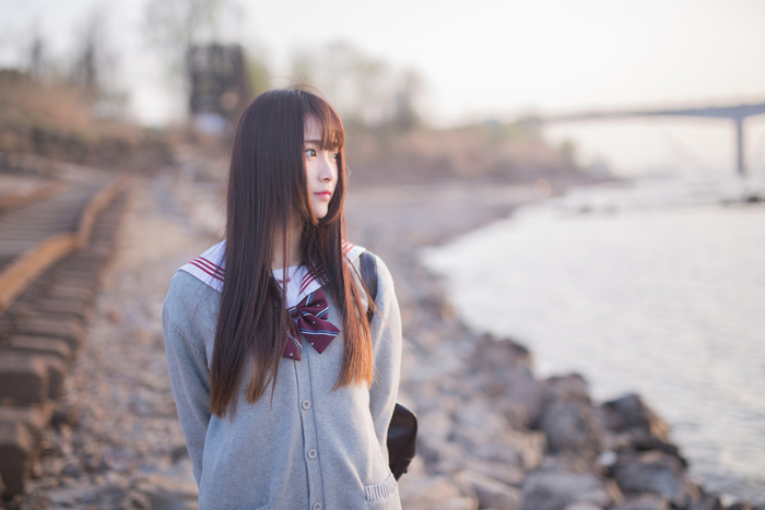 长发甜美可爱美女户外清纯秀气唯美写真