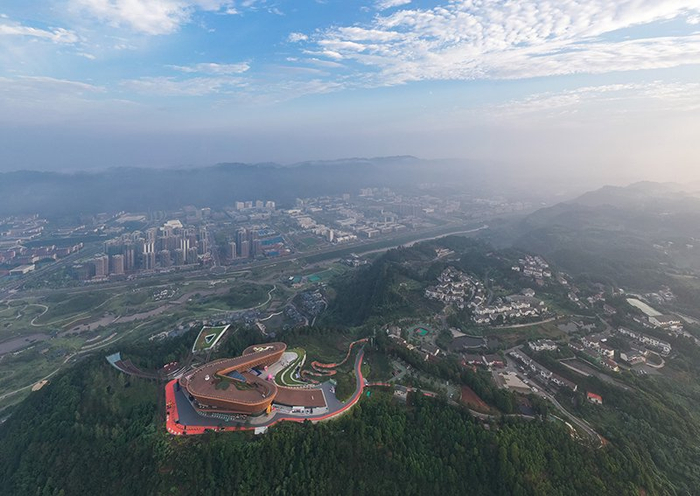 8月22日,位于四川省宜宾市三江新区龙头山城市森林公园顶端的"三江之