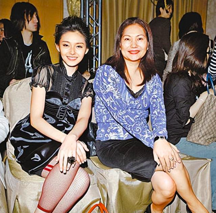 大S妈妈黄春梅,19岁嫁入豪门,怒甩八百万离婚,汪小菲不是对手