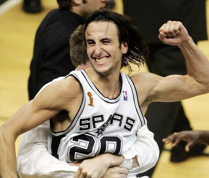 吉诺比利率领阿根廷男篮两次击败美国梦之队,生涯最强的时刻