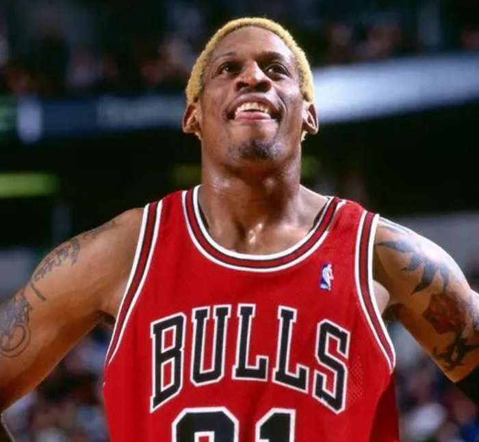 罗德曼生涯有5个总冠军,无论是活塞队时期,还是公牛队时期